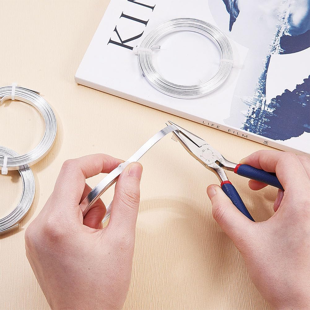 

Pandahall 3x1mm Silver Color Flat Aluminum Wire 9 Gauge Wide Metal Artistic Wire for DIY Sculpture and Crafts Jewelry Making, 5 Rolls, Each Roll 6.56 Round-Silver-18 gauge(1mm