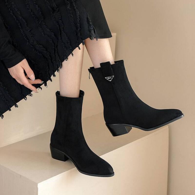 New women's pointed large-size Martin boots solid color rear zipper comfortable women's boots autumn and winter rubber-soled medium boots