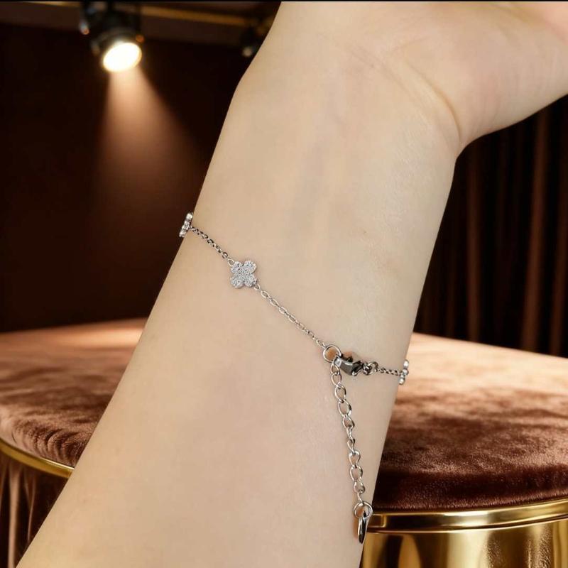 New Stainless Steel Five-flower Lucky Grass Small Plain Chain Bracelet Women's Light Luxury Versatile Jewelry