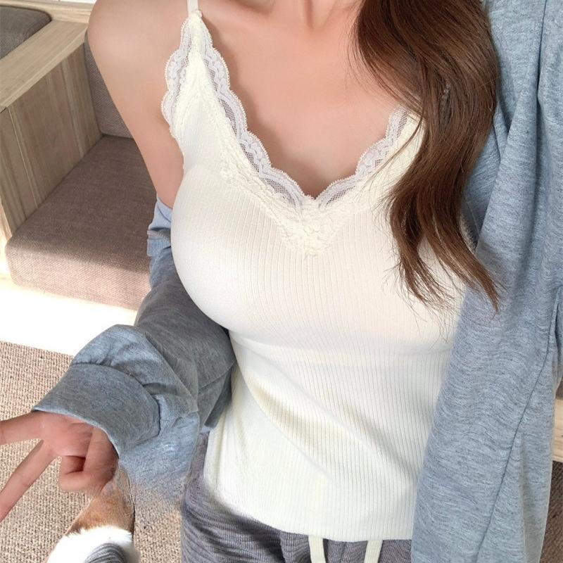 

Женская термомайка с кружевной отделкой, фиксированными вкладышами, утепленная, приталенная, для многослойной носки L бежевый