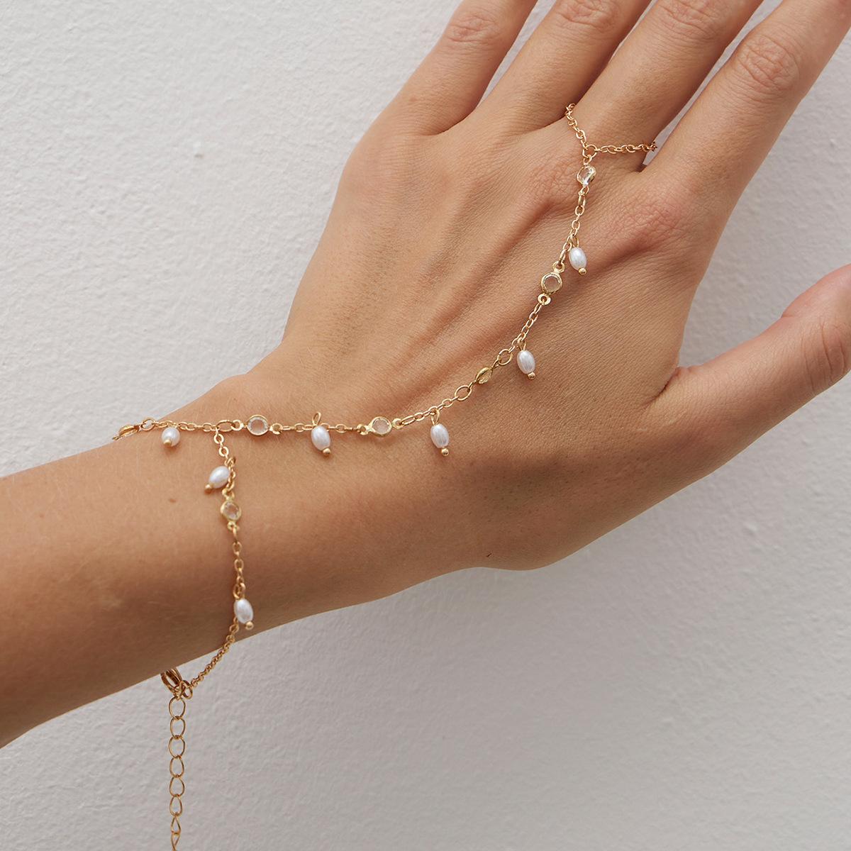 Elegant Imitation Pearls Tassel Hand Chain Bracelet for Women Minimalist Crystal Geometry Finger Linked Bracelet Girl Jewelry