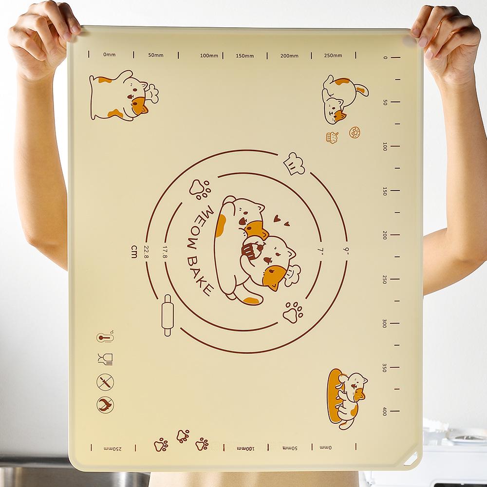 Silikonowa mata do ugniatania i pieczenia z powierzchnią antypoślizgową, jakości spożywczej, z wałkiem i skrobką