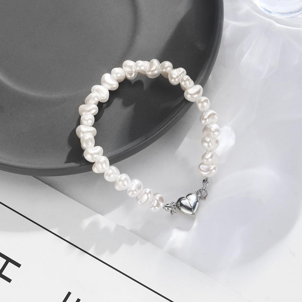2022 New Fashion Lady Elegant Love Pendant Bracelet Light Luxury Lovely Girl Luxury Jewelry Gift Sleek Bracelet