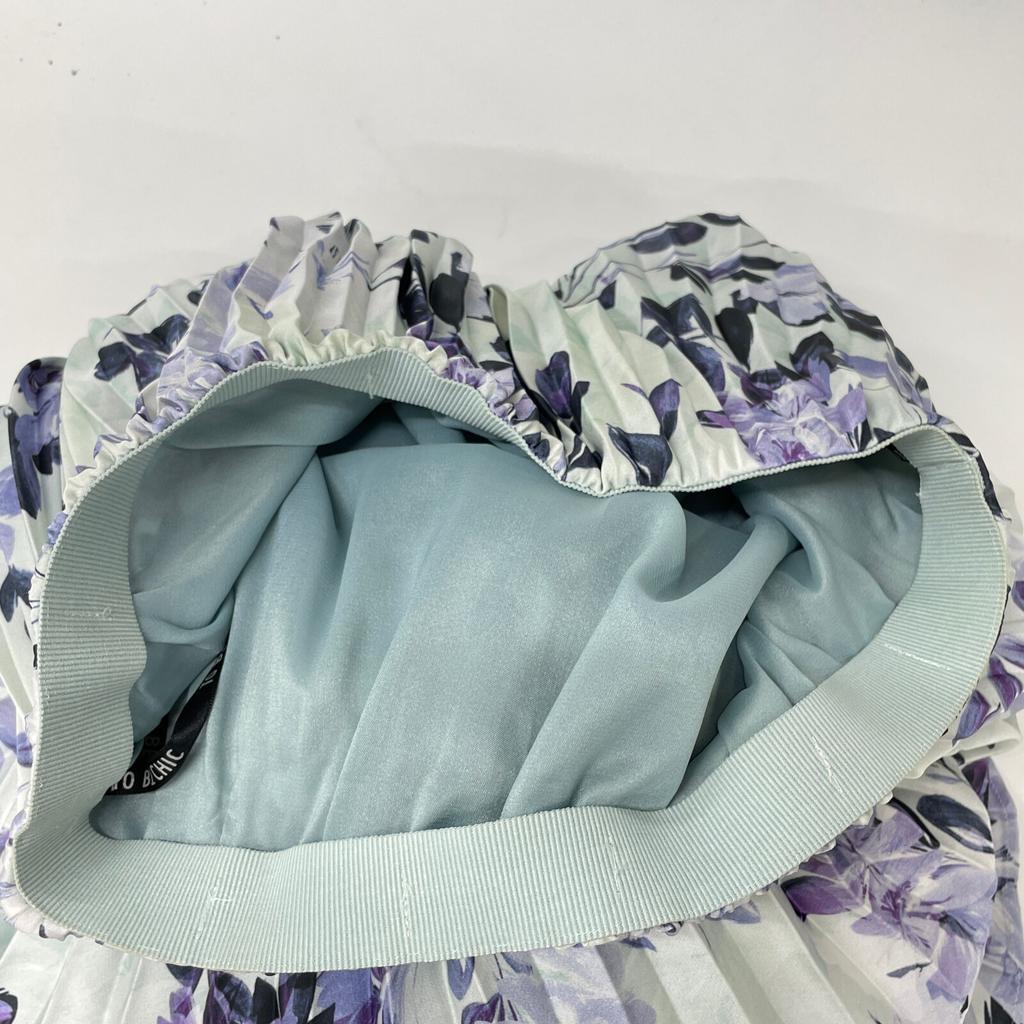 TO BE CHIC Light Green 2019 Floral Pleated Skirt Skirt 40 Light greenUsed