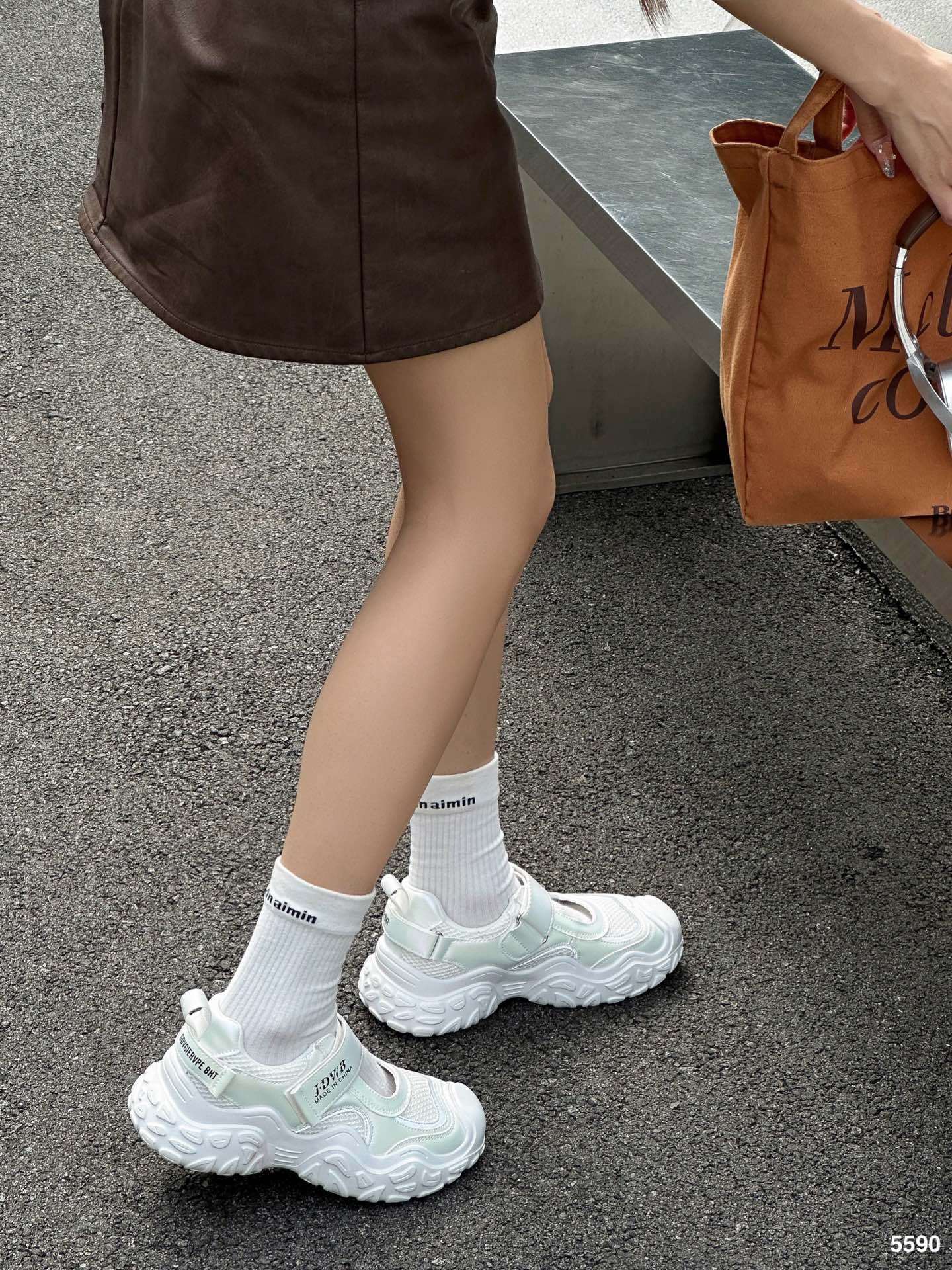 

Женские спортивные сандалии на толстой подошве, уродливо-милые, летние 2025, новые, повседневные, дышащие, полые, белые, сандалии с липучкой и закрытым носком 40