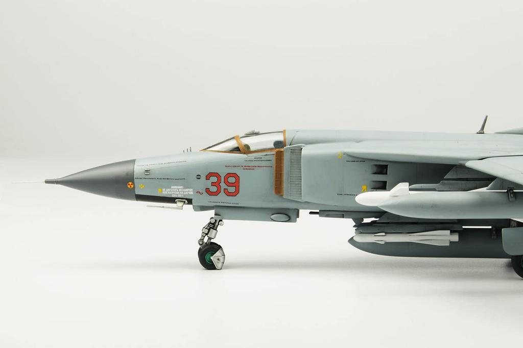 Platz/Italeri 1/48 Soviet Air Force Fighter MiG-23MF Frogger B Soviet Air Force Plastic Model TPA-19 Molded Color
