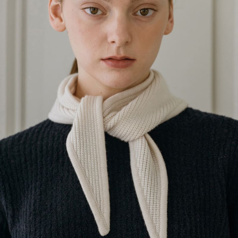 BINOVULAR [4 colors] PETITE TRIANGULAR MUFFLER