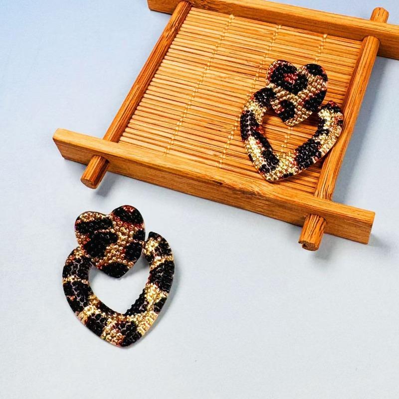 Retro leopard print peach heart necklace earrings set sweater chain jewelry temperament classic jewelry