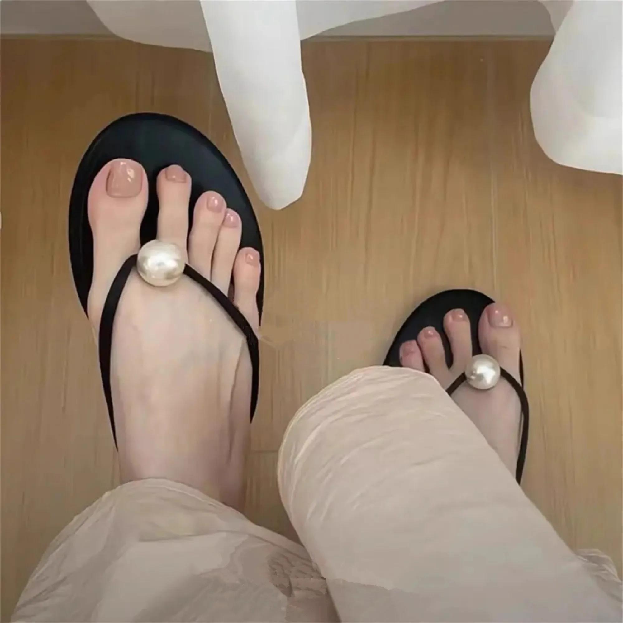 

Мода 2025 Жемчужные шлепанцы-стринги Женская уличная обувь Противоскользящие INS Пляжные Вайоны Пляжные шлепанцы на плоской подошве Летние крутые шлепанцы 35 чёрный