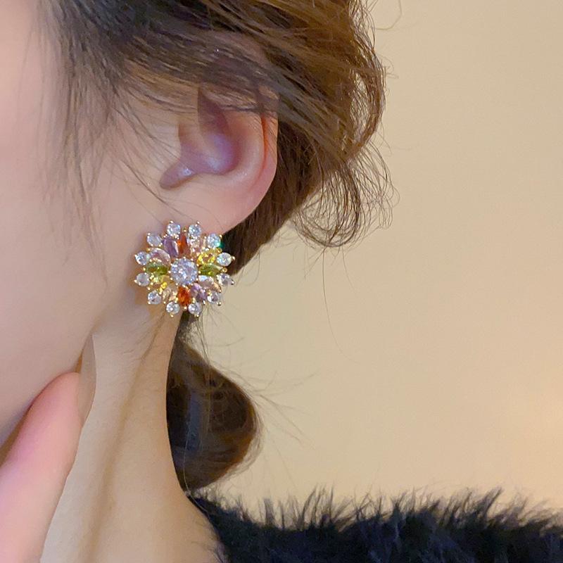 Orecchini a Fiore in Zircone con Ago in Argento Galvanizzato Oro - Design Elegante, Stile di Alta Gamma