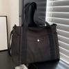 Nylon Umhängetasche mit großer Kapazität, lässige einfarbige Messenger-Schultertasche mit abnehmbarem Riemen