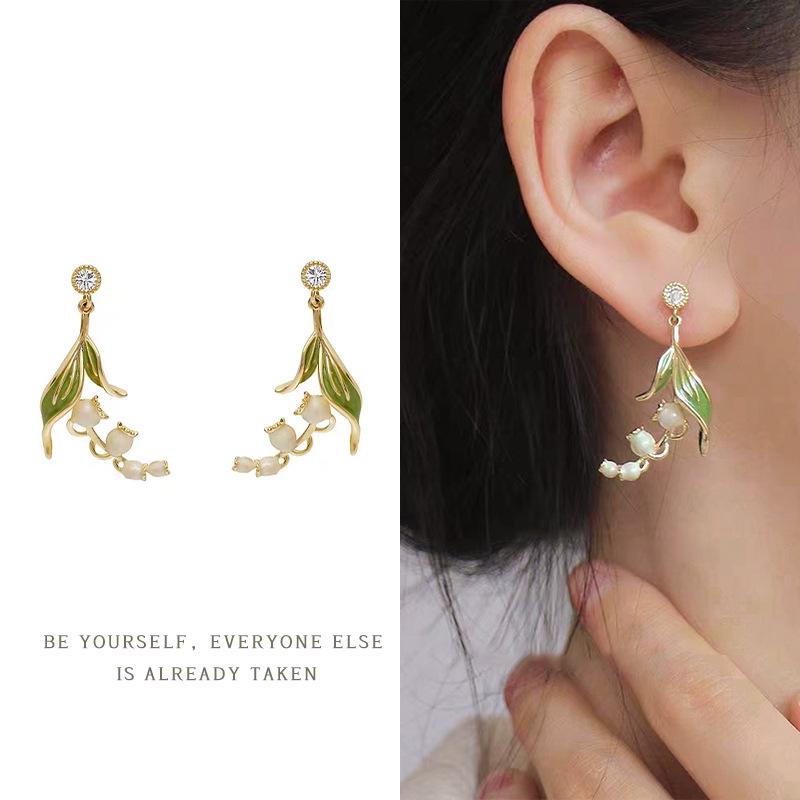 French Retro Pearl Clip-On Earrings: Mosquito Coil Design, Hong Kong Niche Style, No Piercing Needed, Women's High-End Fashion Accessories.