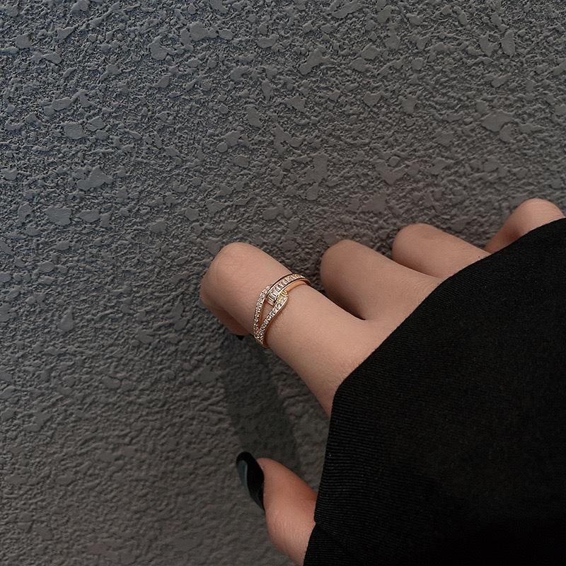 Korean Japanese Dongdaemun Knotted Zircon Women's Fashion Ring with Rhinestones