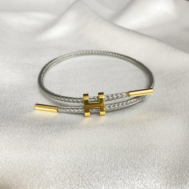 Brățară Reglabilă din Oțel Titan cu Cataramă în Formă de I Transfrontalieră, Finisaj Aur Dur 3D Rezistent la Decolorare, Design Rezistent la Apă și Transpirație