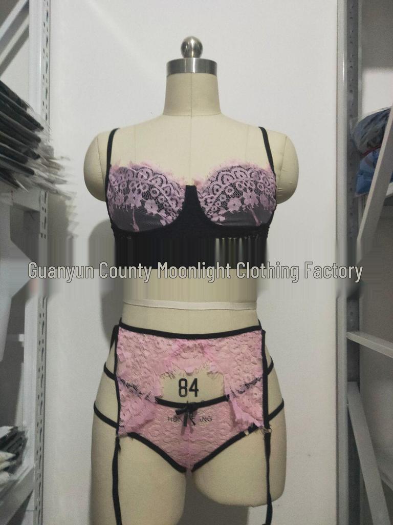 Women's Lace Suspender Lingerie Set with Eyelash Trim