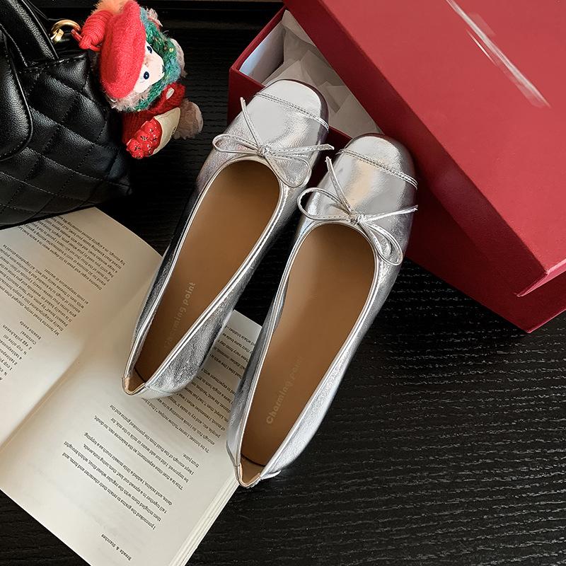 

Версия из овчины~ Кожаные туфли-балетки с милым бантом и серебристым светлым мыском, женские туфли на плоской подошве с квадратным носком, туфли для бабушки, ladyshoes 42 серебряный