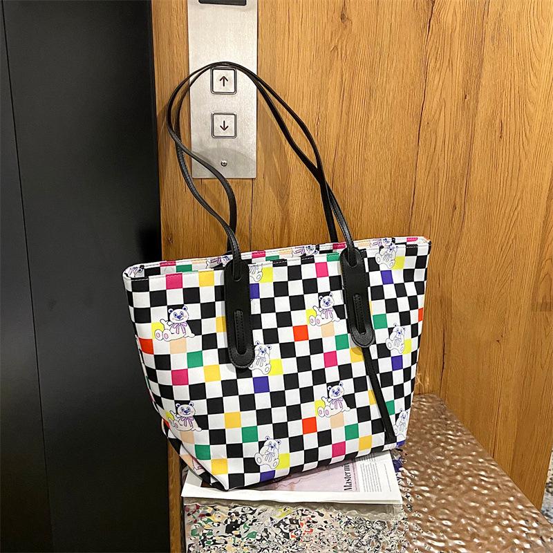 

2025 новая сумка большой вместимости женская сумка осень и зима модная универсальная сумка через плечо сумка-тоут для занятий для студенток разноцветный