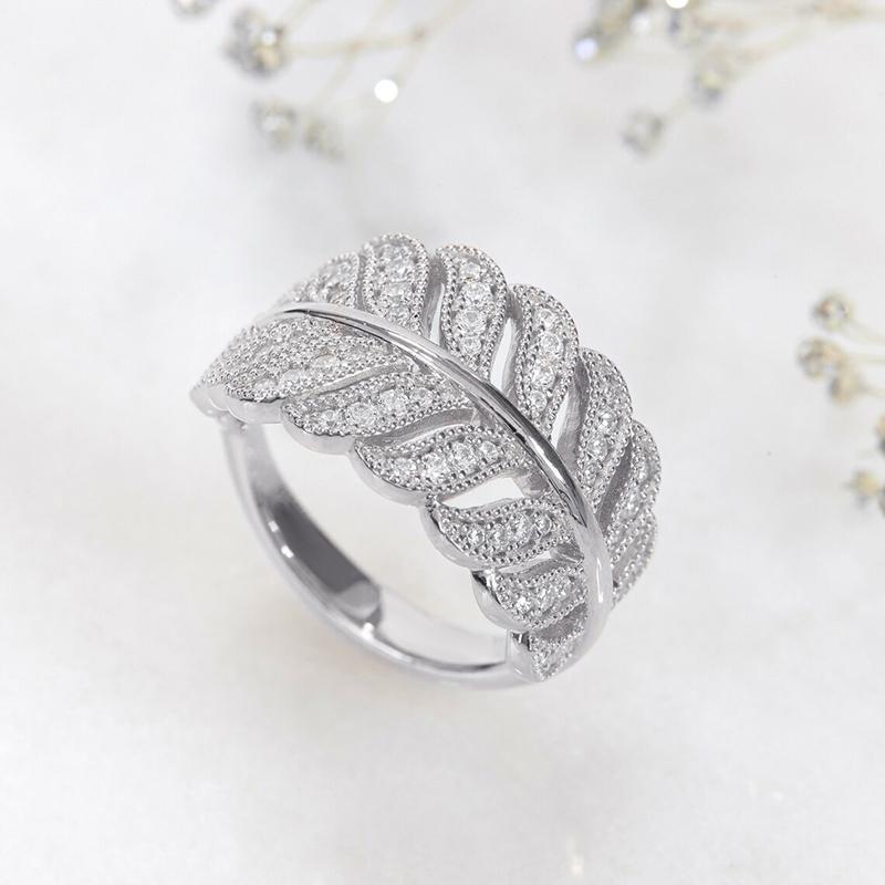Huitan Sparkling Leaf Design Ring Female Bright Zirconia Finger Jewelry for Daily Party Stylish 3 Colors Available Accessories