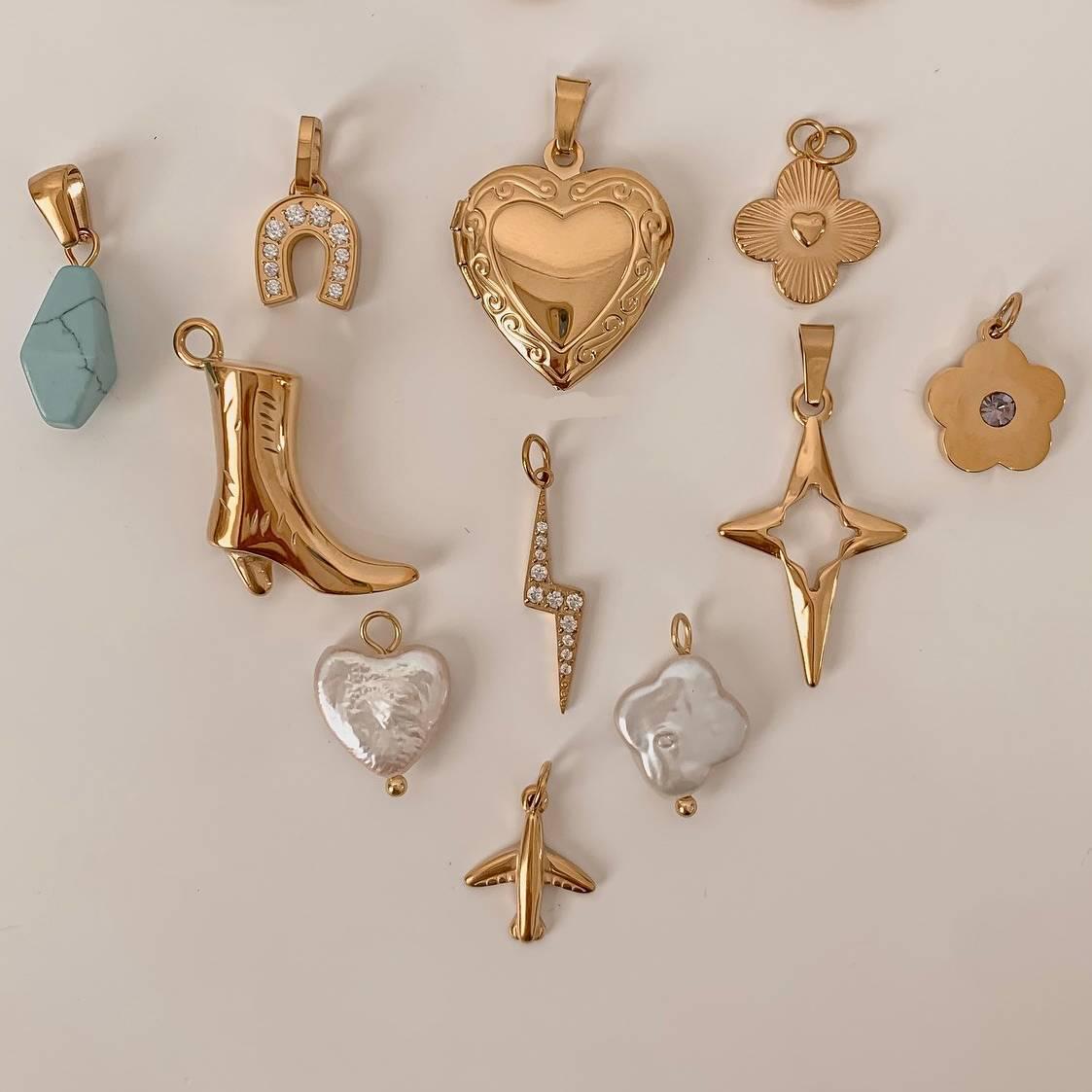18K Gold Plated Stainless Steel Heart & Pearl Horseshoe Pendant