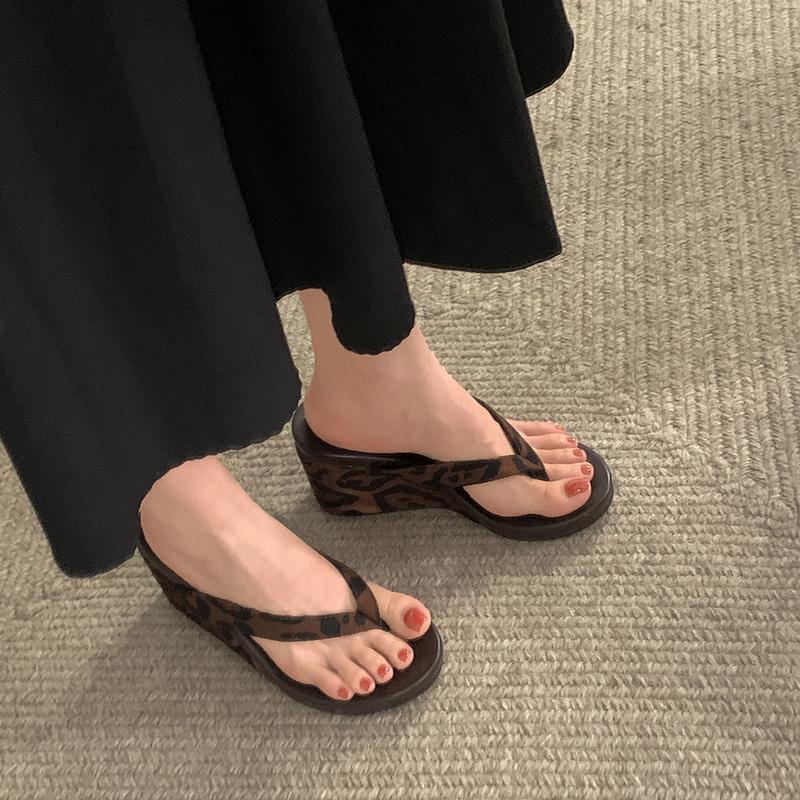 Fashion Leopard Shoes Ladies' Slippers Slipers Women On A Wedge Rubber Flip Flops 2025 Soft Hawaiian Leopard Retro Slides Female Shoes W
