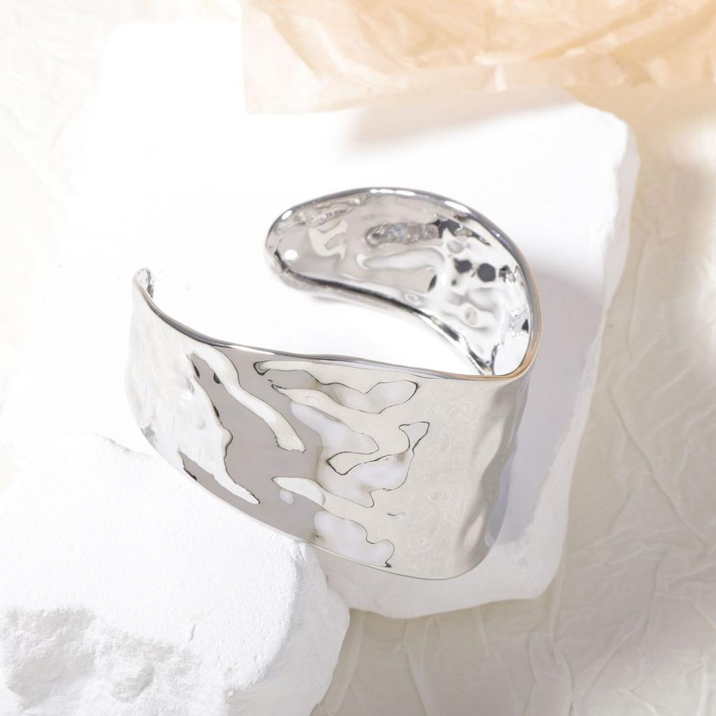 Persönlichkeit: Schlicht und modisch, Metallöffnung, unregelmäßiges geometrisches Damenarmband, vielseitiger lässiger Alltagsstil