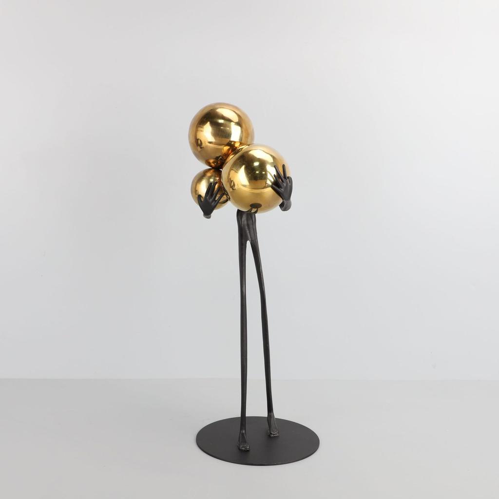 Minimalistische schwarze Streichholzmännchen Ornamente Goldene Kugel Dekorative Charakterstatue Schreibtischdekoration Abstrakte Figurenskulptur