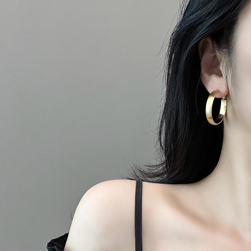 Brushed round plain ring earrings light luxury high-end earrings fashion personality simple earrings women