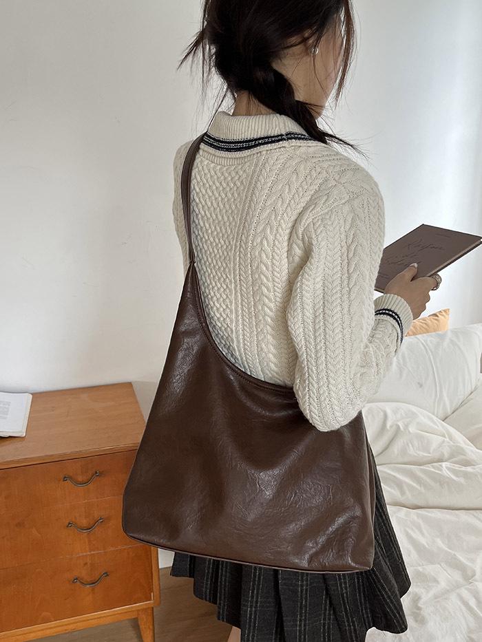 2025 Women's Large Capacity Korean Style Soft Leather Shoulder Bag - Retro, Simple, Crossbody, Underarm Mother-Child Bag.