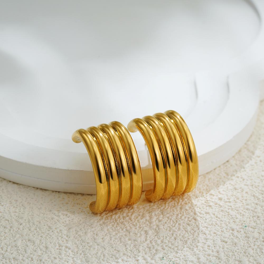 Classics Retro Texture Striped Polished Metal C Shape Huggie Hoop Earrings for Women Stylish Waterproof Stainless Steel Bijoux