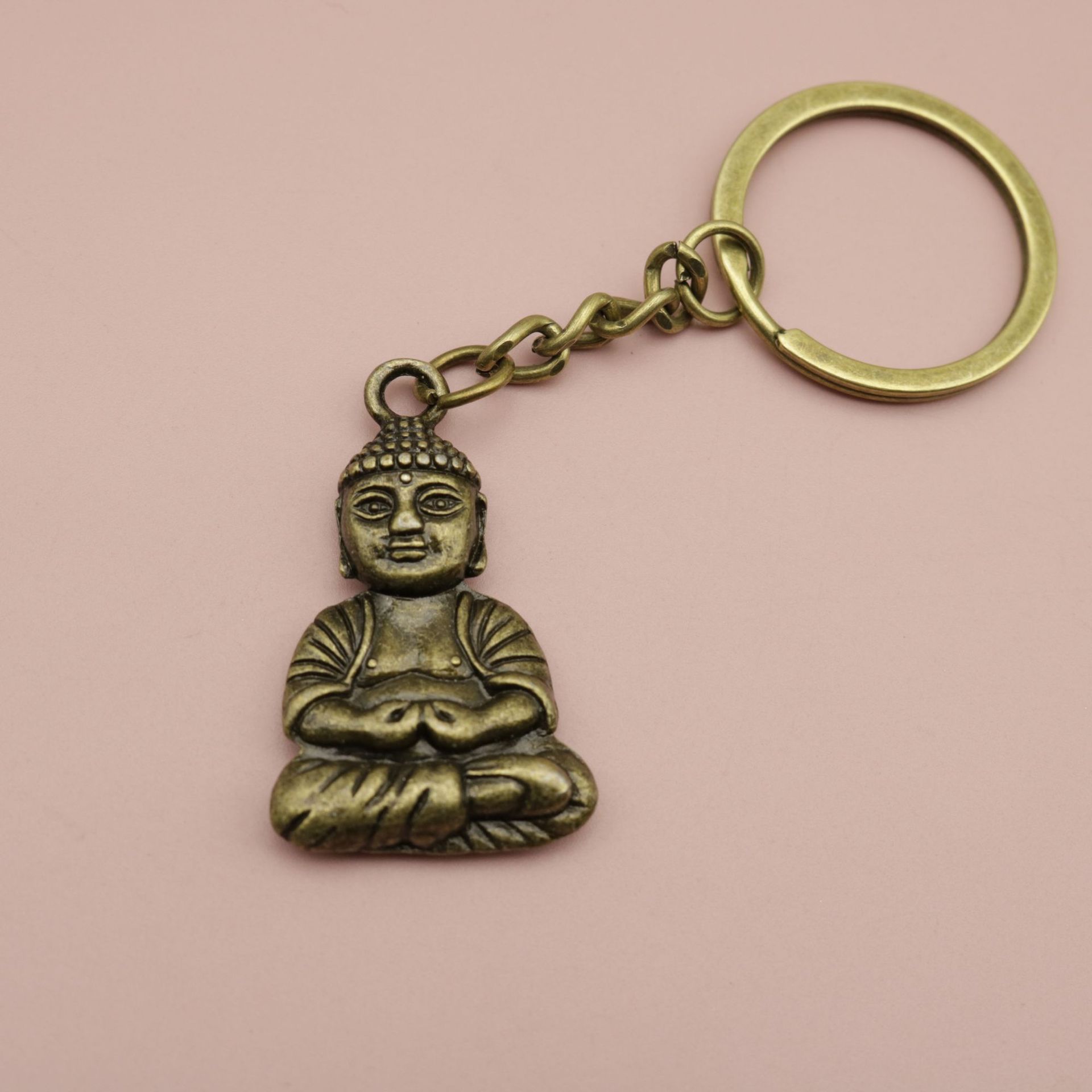 

Популярні ювелірні вироби. Простий брелок із зображенням Будди one size