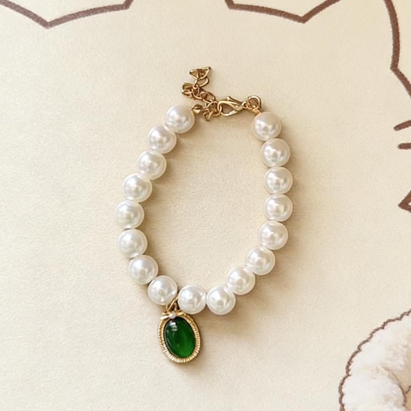 

Vintage Style Pearl Cat Collar Adjustable Necklace with Decorative Pendant for Everyday Wear and Special Occasions M зелёный