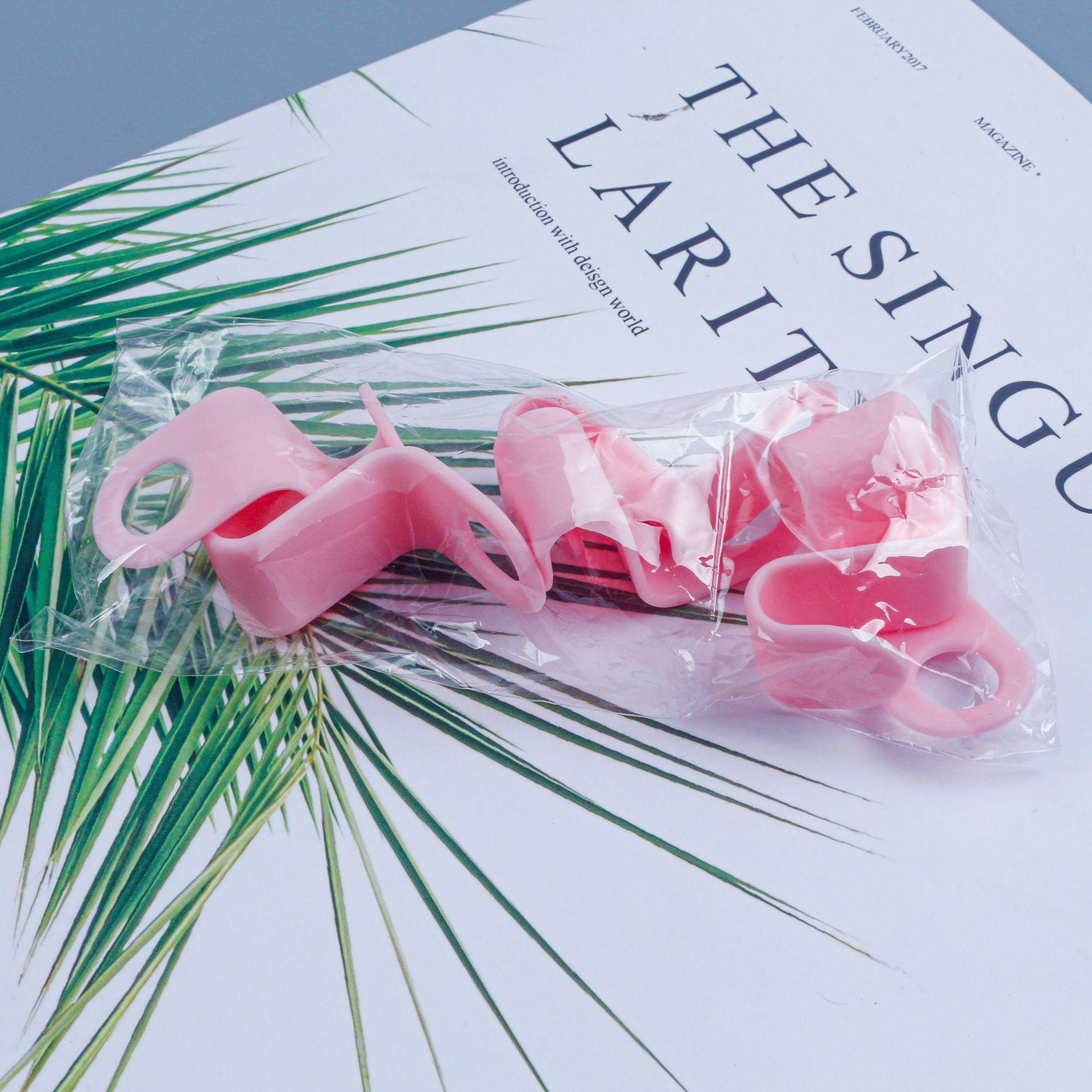 Крючок для соединения вешалки экономящий место - органайзер для штабелируемого гардероба One price розовый 487₽