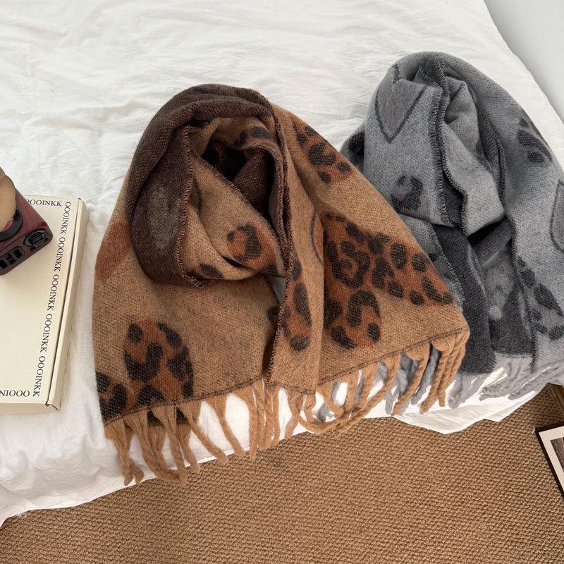 Unisex Verdickter Schal mit Leopardenmuster und Quasten: Warmer Nackenschutz für Herbst- und Winterfahrten
