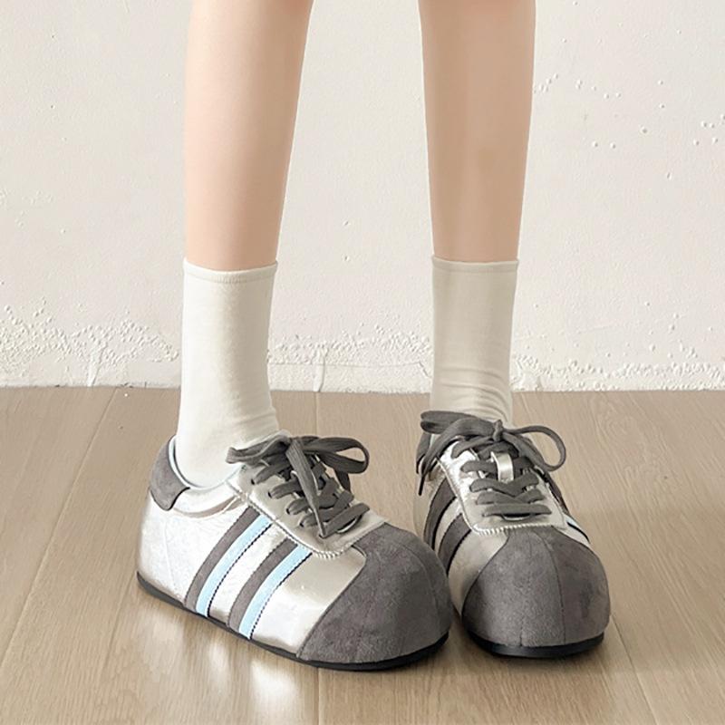 White retro versatile light flat-bottomed German training shoes women's  new summer skirt soft-soled casual board shoes