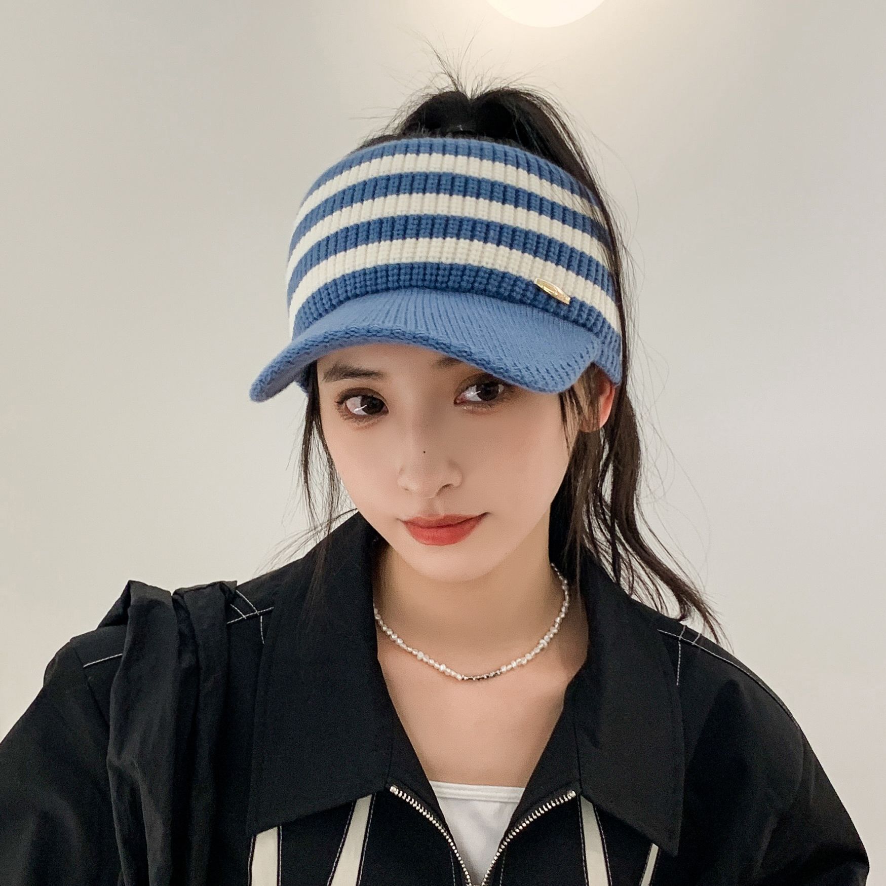 

Новая зимняя вязаная шапка для женщин с пустым верхом, бейсболки, модные полосатые женские осенне-зимние теплые повседневные кепки с козырьком, спортивные шапки для активного отдыха One Size синий/белый