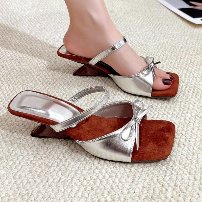Summer Women's Shaped Slippers with Fashion Square Toe Dress Shoes Bow Pump Buckle Cute Women's Sandals 2025 Designer Flip-flops