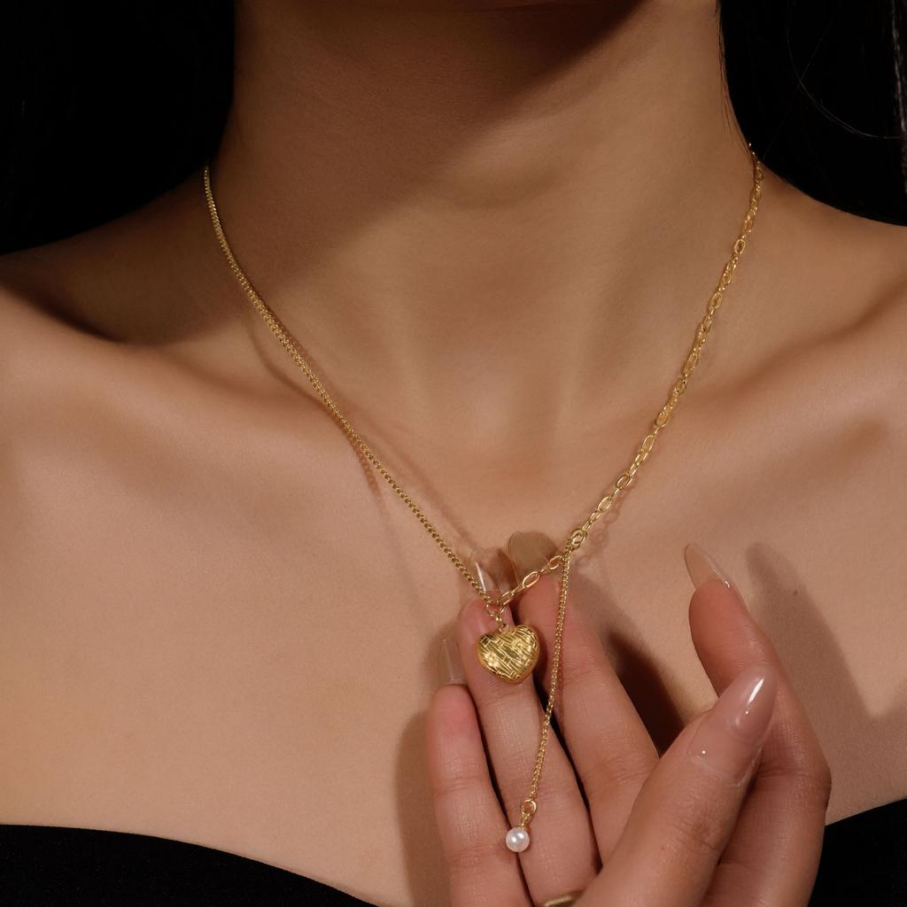 Titanium Steel Love Pendant Necklace Light Luxury Pearl Fringed Neck Chain Niche Design Clavicle Chain Jewelry