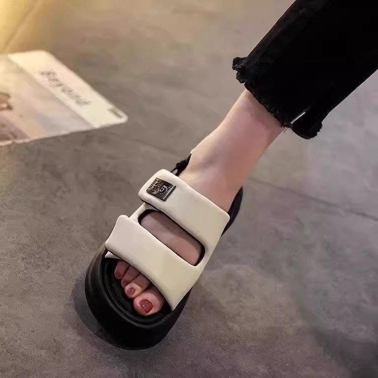 Sandals women's summer wear 2025 new Internet celebrity fashion thick-soled shit-stepping versatile slippers seaside vacation beach shoes