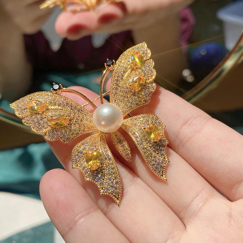 Gold-plated Copper Butterfly Brooch with Zirconia and 9-10mm Pearl Setting