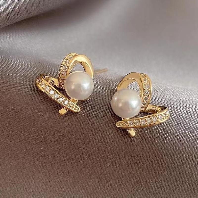 Temperament simple pearl love stud earrings women's light luxury niche design sense high sense Korean versatile earrings ear jewelry