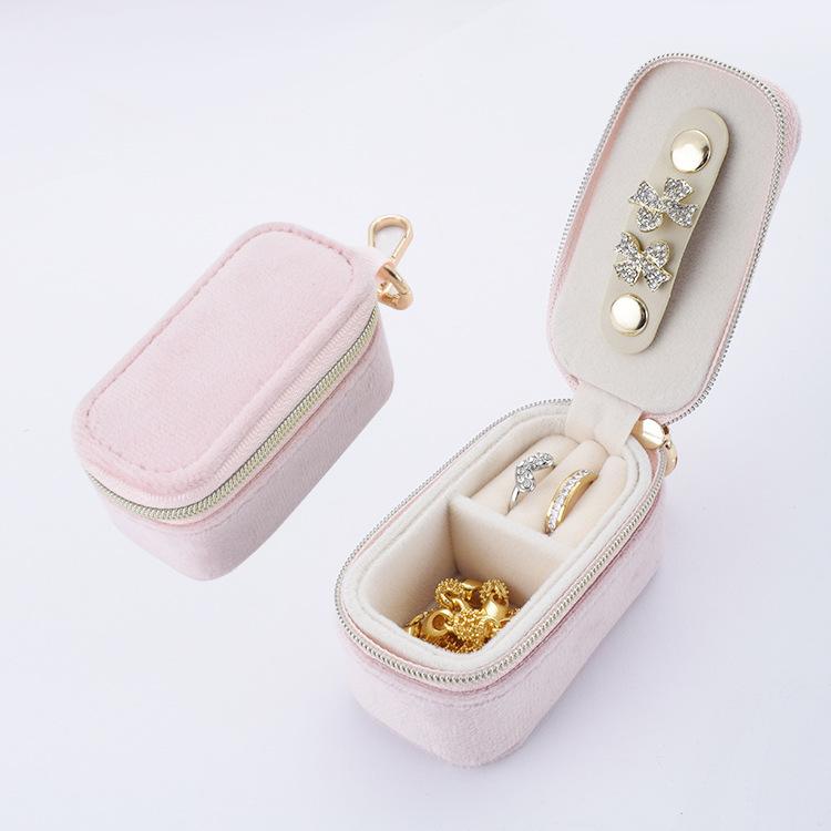 

Portable Mini Jewelry Storage Box Travel Jewelry Case Keychain Storage Earrings Necklace Ring Jewelry Organizer Display 8X4X4CM світло-рожевий колір