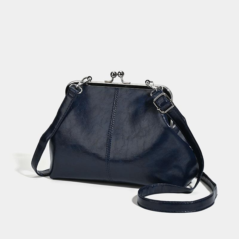 New fashion niche design large capacity messenger bag shoulder handbag versatile commuter women's bag bucket bag