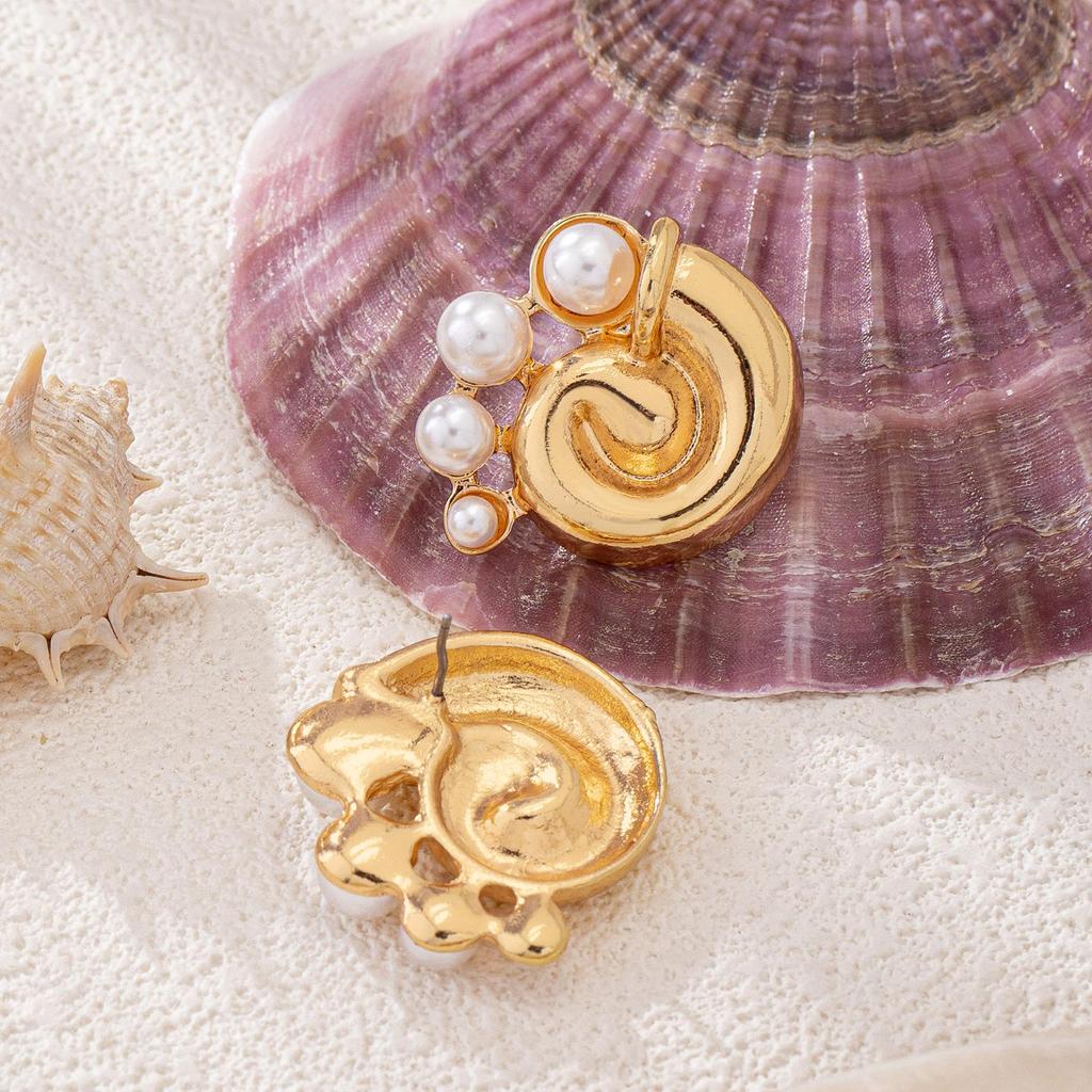 Trendy Gold Conch Pearl Earrings for Vacation Wear