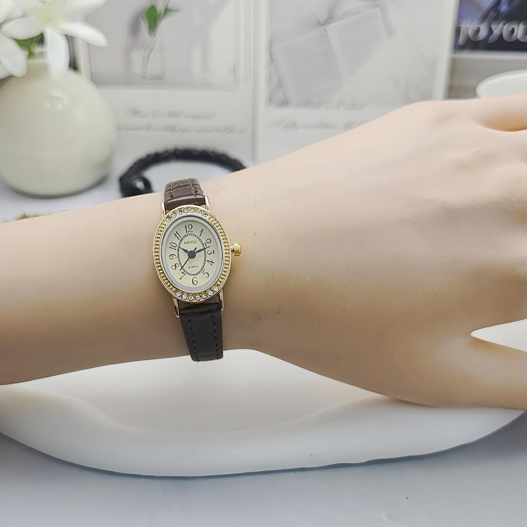 Exquisite Retro Women's Rhinestone Leather Strap Oval Quartz Watch