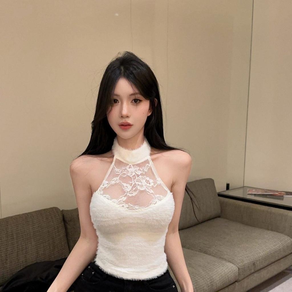Small fragrant lace neck sling vest with chest pad, female pure desire, hot girl, fluffy tube top, bottom shirt, and top inside.