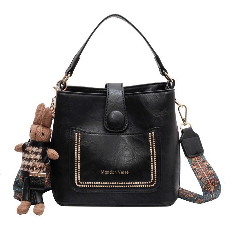 

Retro High-end Women s Bag 2025 New Fashionable All-matching One-shoulder Cross-body Niche Design Portable Bucket Batch Without pendant чёрный