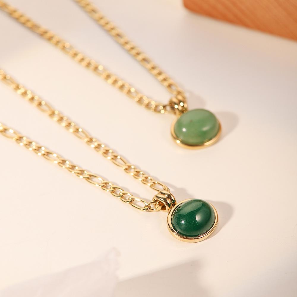 Retro Hong Kong-Inspired Exquisite Women's Bracelet: 18K Gold Titanium Steel with Zircon Square Pendant Beads.
