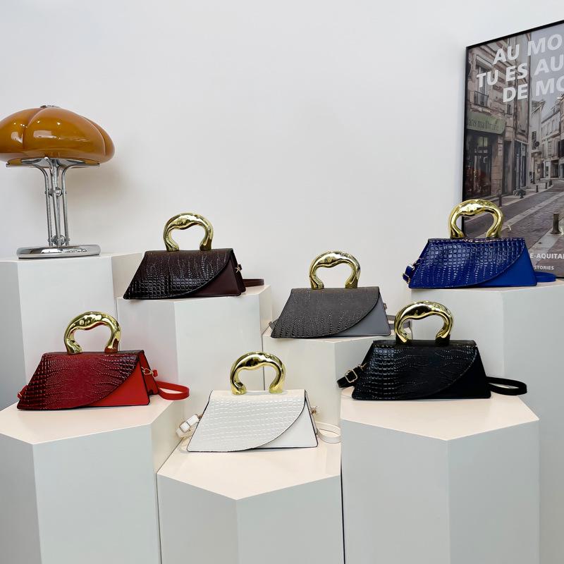 Individuelle Modische Unregelmäßige Klappe Krokodilmuster 2024 Trendige Kleine Quadratische Crossbody Tragetasche für Damen