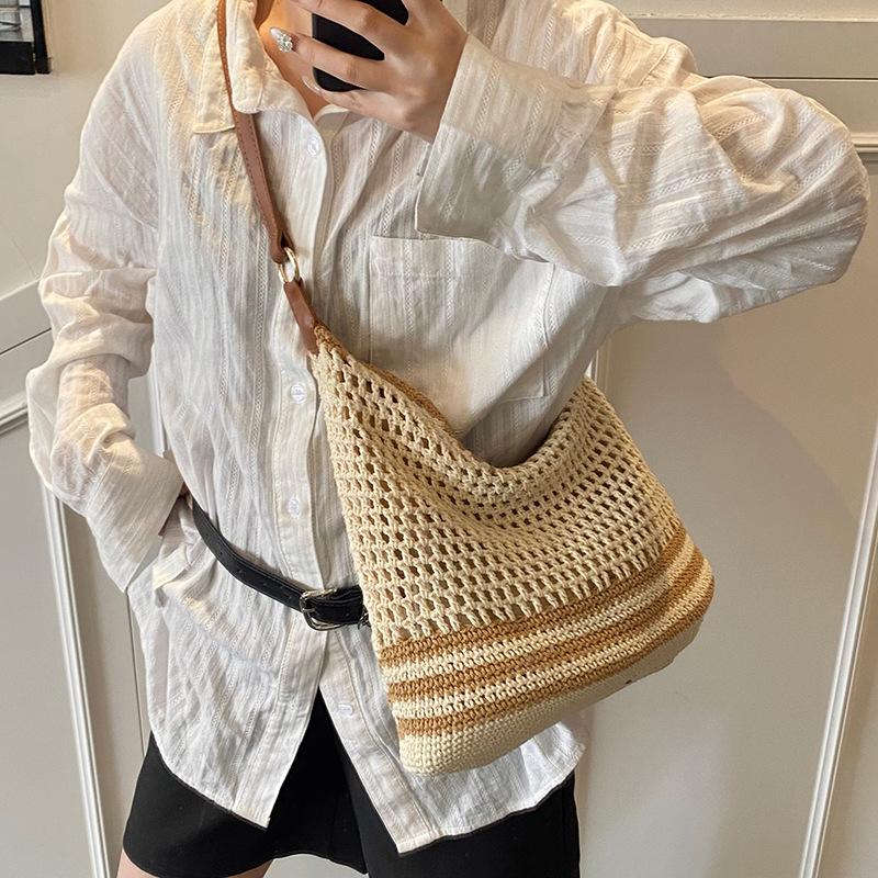 Beach Travel Large-capacity Shoulder Bag Women's 2025 Summer New Handwoven Bag Fashion Commuter Messenger Bag