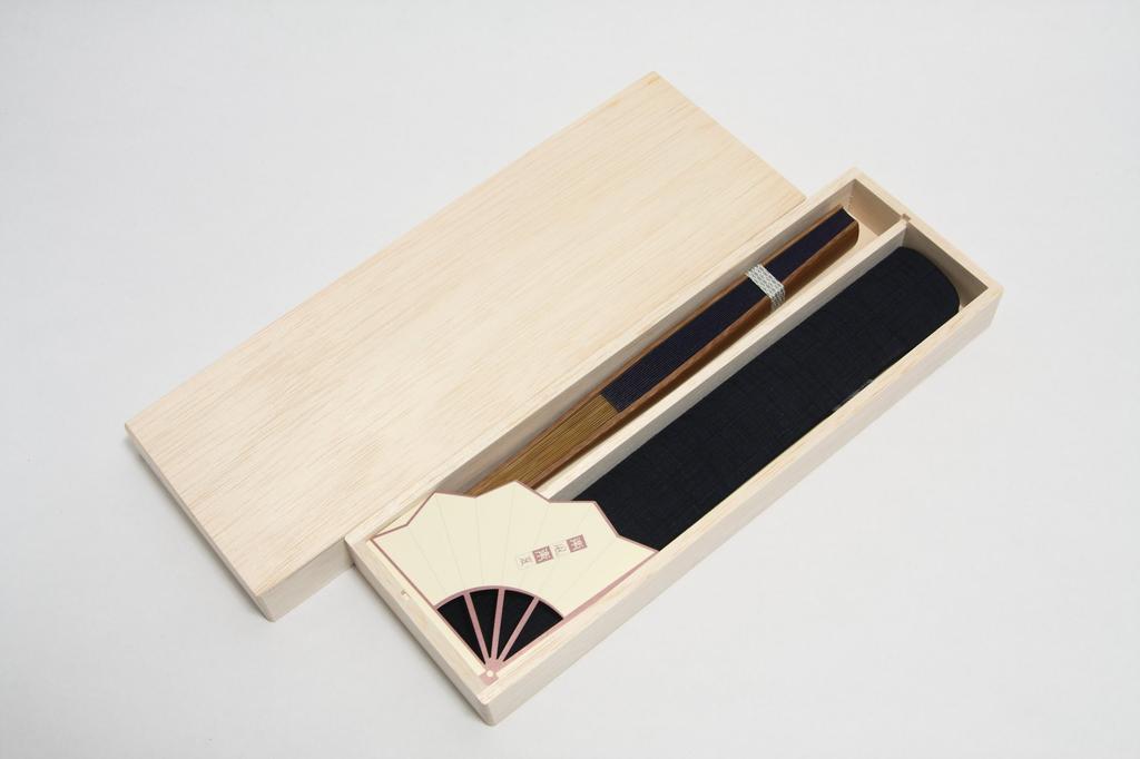 Large Arrow Kyoto Fan with Comes in a Wooden Made in Japan [Hasegawa] Fan, Size, Kasuri, Craftsman, Handmade, Bag, Box,